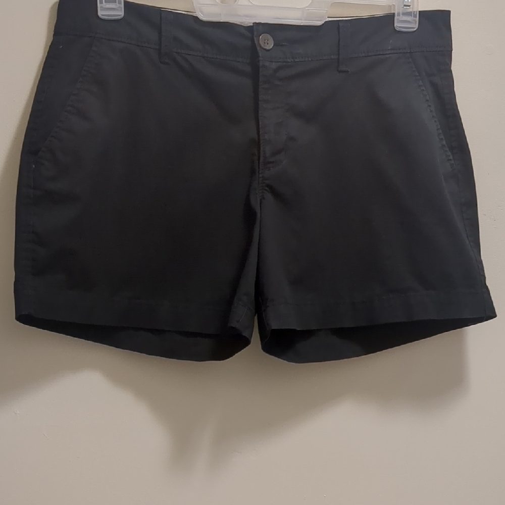 Old Navy Woman's Black Shorts 4 pockets Cotton  Size 8 EUC